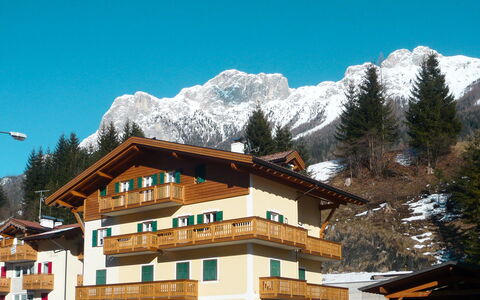 Pederiva (Sof740): Berg, Bergforms, Bergdorf, Gebirge, Bergstation, Schnee, Alpen, Eigentum, Winter, \Stadt
