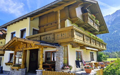 Längenfeld 681: Holz, Dach, Haus, Hütte, Zuhause, Veranda, Dorf, Holz, Senke, Bauernhaus