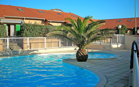 Capbreton 190: Wasser, Himmel, Gebäude, Eigentum, Blau, Pflanze, Azurblau, Fenster, Baum, Haus