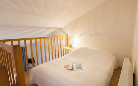 Capbreton 190: Bett, Schlafzimmer, Zimmer, Möbel, Eigentum, Bettrahmen, Bettdecke, Decke, Wand, Interior Design
