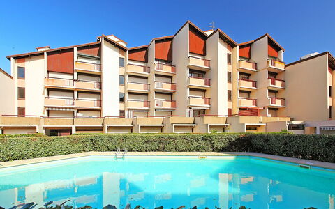 Capbreton 200: Wasser, Himmel, Gebäude, Azurblau, Berg, Baum, Die Architektur, Gewässer, See, Nachbarschaft