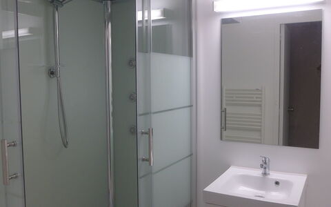 Capbreton 200: Badezimmer, Eigentum, Zimmer, Armatur, Die Architektur, Bad Zubehör, Glas, Duschtür, Interior Design, Haus
