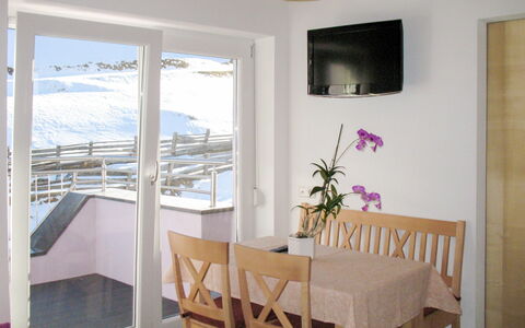 Sölden 730: Eigentum, Zimmer, Gebäude, Möbel, Haus, Interior Design, Grundeigentum, Tabelle, Fussboden, Esszimmer