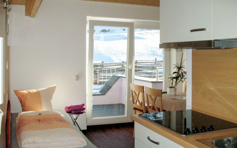 Sölden 730: Zimmer, Eigentum, Möbel, Schlafzimmer, Gebäude, Bett, Interior Design, Haus, Fussboden, Die Architektur