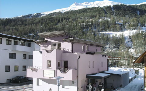 Sölden 730: Himmel, Berg, Gebäude, Fenster, Schnee, Haus, Steigung, Baum, Landschaft, Bergforms