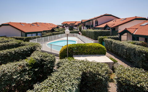 Capbreton 750: Himmel, Gebäude, Pflanze, Urban Design, Tower Block, Eigentumswohnung, Grundeigentum, Stadt, Fassade, Geschäftshaus