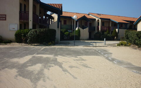 Capbreton 750: Wasser, Wolke, Himmel, Daytime, Pflanze, Schwimmbad, Baum, Azurblau, Schatten, Zaun