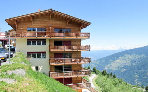 Thyon-Les Collons 630: Eigentum, Gebäude, Haus, Bergstation, Die Architektur, Grundeigentum, Wohnung, Berg, Gebirge, Zuhause