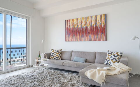 Terre Bianche: Möbel, Zimmer, Eigentum, Wohnzimmer, Interior Design, Couch, Grundeigentum, Wand, Fussboden, Haus