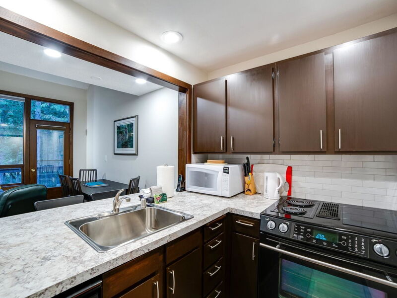 68sw-remodeled 2 Story Family Condo