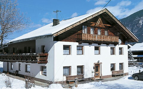 Alpenglühen: Himmel, Wolke, Schnee, Fenster, Gebäude, Steigung, Haus, Baum, Rad