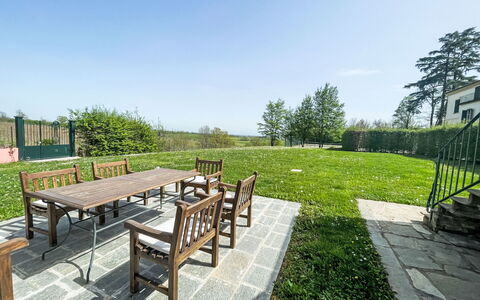 Villa Remotti: Himmel, Pflanze, Tabelle, Natürliche Landschaft, Baum, Grundstueck, Die Architektur, Vegetation, Gras, Schatten
