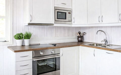 Risdalbu: Cabinetry, Küche, Countertop, Küchengerät, Flooring, Möbel, Holz, Interior Design, Major Appliance, Schublade
