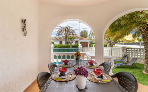 Green House: Grün, Eigentum, Interior Design, Zimmer, Haus, Grundeigentum, Tabelle, Die Architektur, Möbel, Kaffetisch