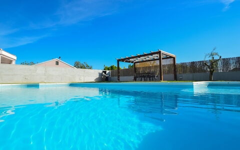 Stipe: Schwimmbad, Blau, Wasser, Himmel, Eigentum, Die Architektur, Urlaub, Freizeitzentrum, Freizeit, Grundeigentum