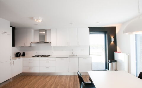Oesterdam Resort: Cabinetry, Gebäude, Möbel, Countertop, Holz, Küche, Schublade, Flooring, Fussboden