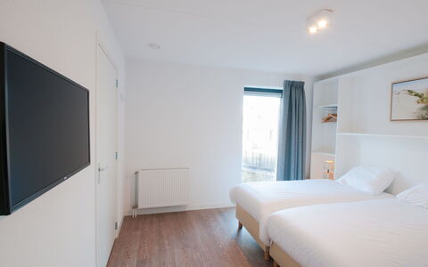 Oesterdam Resort: Gebäude, Azurblau, Holz, Fenster, Beleuchtung, Schatten, Komfort, Flooring, Fussboden