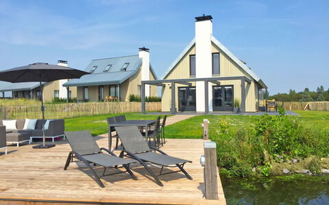 Oesterdam Resort: Himmel, Wasser, Pflanze, Eigentum, Fenster, Wolke, Grundstueck, Gebäude, Schatten, Hütte