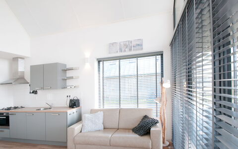 Oesterdam Resort: Zimmer, Eigentum, Möbel, Interior Design, Wohnzimmer, Gebäude, Fussboden, Wand, Haus, Decke