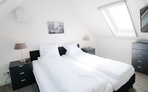 Oesterdam Resort: Schlafzimmer, Zimmer, Bett, Möbel, Weiss, Eigentum, Bettdecke, Bettrahmen, Interior Design, Bedding