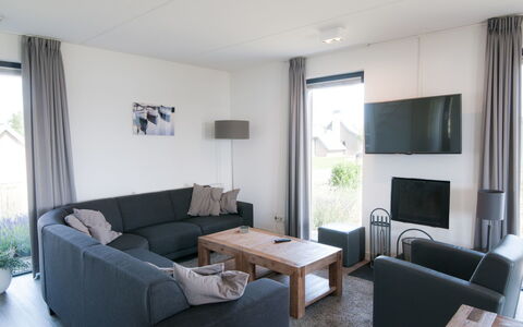 Oesterdam Resort: Wohnzimmer, Möbel, Zimmer, Eigentum, Interior Design, Gebäude, Couch, Kaffetisch, Haus, Tabelle