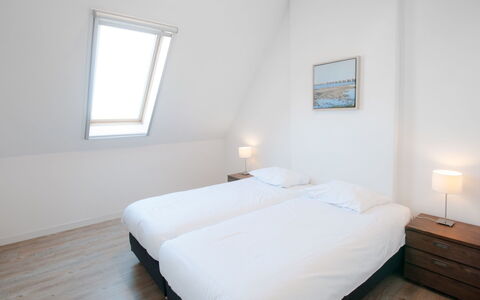 Oesterdam Resort: Schlafzimmer, Bett, Möbel, Zimmer, Eigentum, Bettdecke, Fussboden, Bettrahmen, Bedding, Matratze