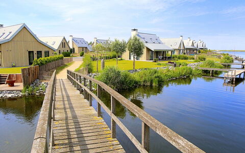 Oesterdam Resort: Wasser, Wolke, Himmel, Wasservorräte, Pflanze, Gebäude, Haus, See, Wasserlauf, Baum