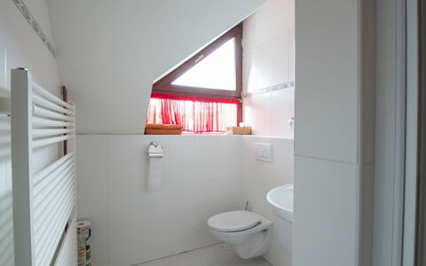 Ostružná: Badezimmer, Zimmer, Eigentum, Haus, Interior Design, Die Architektur, Gebäude, Grundeigentum, Fussboden, Daylighting