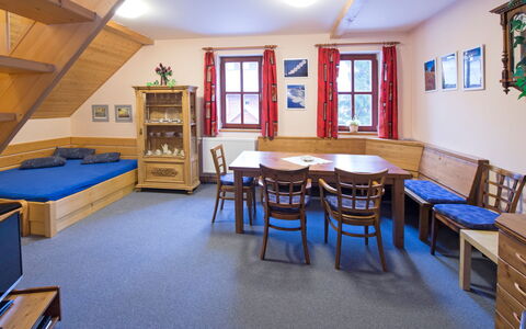 Ostružná: Zimmer, Gebäude, Eigentum, Möbel, Interior Design, Tabelle, Erholungsraum, Klassenzimmer, Haus, Grundeigentum