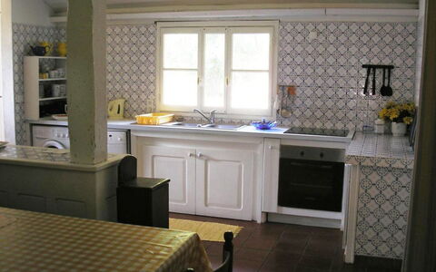 Hollebarde: Zimmer, Möbel, Countertop, Eigentum, Cabinetry, Interior Design, Fussboden, Küche, Gebäude, Sinken