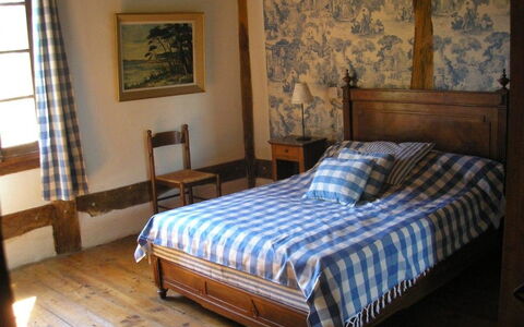Hollebarde: Schlafzimmer, Bett, Möbel, Zimmer, Bettdecke, Eigentum, Bettrahmen, Bedding, Fussboden, Interior Design