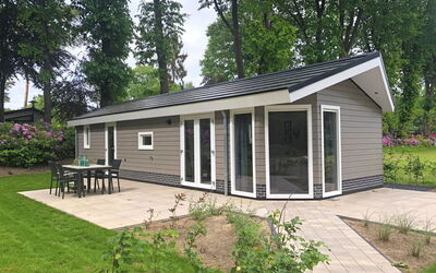 Recreatiepark Beekbergen 400.3: Eigentum, Haus, Zuhause, Gebäude, Hütte, Grundeigentum, Die Architektur, Dach, Baum, Abstellgleis