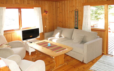 Hammaren: Möbel, Couch, Eigentum, Tabelle, Holz, Interior Design, Wohnzimmer, Studio Couch, Komfort, Gebäude
