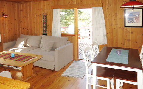 Hammaren: Tabelle, Möbel, Eigentum, Couch, Holz, Interior Design, Beleuchtung, Studio Couch, Fenster, Fussboden
