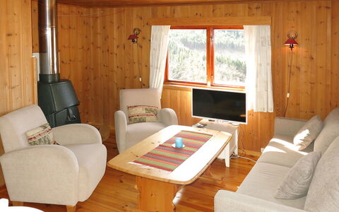 Hammaren: Möbel, Eigentum, Tabelle, Couch, Fernsehen, Fenster, Holz, Komfort, Interior Design, Lampe