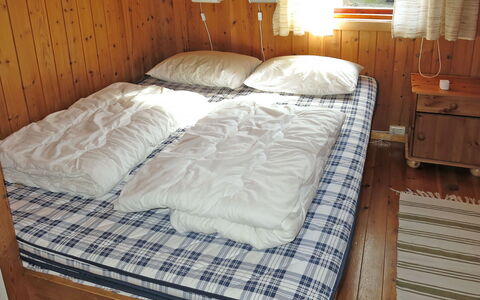 Hammaren: Möbel, Gebäude, Eigentum, Komfort, Cabinetry, Holz, Bettrahmen, Bett, Interior Design, Textil