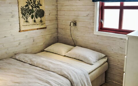 Elistova: Wand, Fussboden, Flooring, Schlafzimmer, Holz, Möbel, Bett, Interior Design, Zimmer, Bettdecke