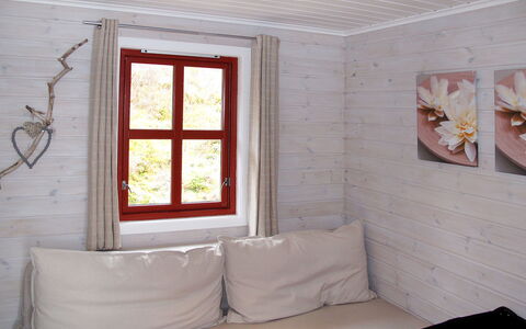 Elistova: Eigentum, Fenster, Gebäude, Schatten, Holz, Interior Design, Textil, Komfort, Fussboden