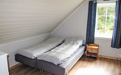 Laksevågen: Holz, Flooring, Fussboden, Schlafzimmer, Bett, Bettdecke, Bedding, Linens, Zimmer, Holzboden