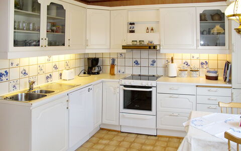 Gamlahuset: Cabinetry, Countertop, Spüle, Sinken, Eigentum, Möbel, Herd, Küche, Küchengerät, Gebäude