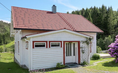 Nystølen: Himmel, Pflanze, Gebäude, Eigentum, Fenster, Haus, Baum, Grundstueck, Holz, Hütte