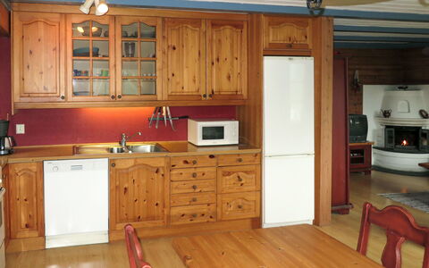 Anna: Cabinetry, Countertop, Möbel, Eigentum, Spüle, Holz, Küche, Schublade, Beleuchtung, Flooring