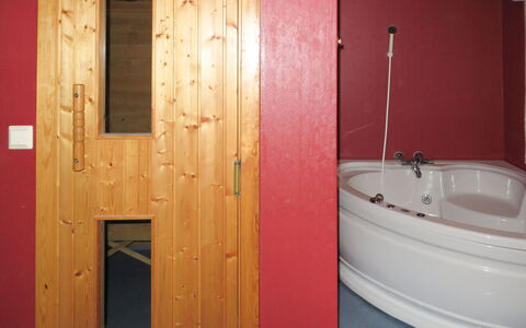 Anna: Braun, Badewanne, Armatur, Zapfhahn, Badezimmer, Holz, Tür, Gebäude, Badezimmerschrank
