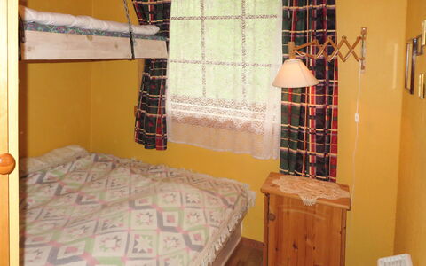 Anna: Eigentum, Möbel, Cabinetry, Holz, Textil, Interior Design, Komfort, Fussboden, Schublade, Flooring