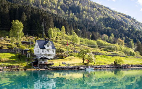 Villa Esefjord: Bergforms, Berg, Natürliche Landschaft, Hochland, Landschaft, Wasserlauf, Bank, See, Hügel
