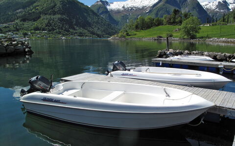 Naustvollen: Wasser, Himmel, Wolke, Watercraft, Daytime, Berg, Boot, Weiss, Schiffsbau, Natur