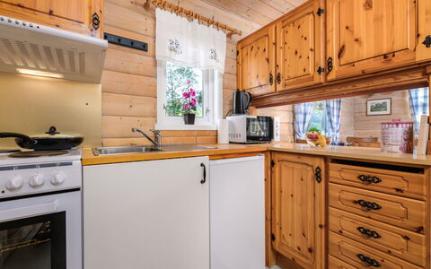 Synnøve: Cabinetry, Eigentum, Countertop, Küchengerät, Holz, Küche, Interior Design, Herd, Haushaltsgerät, Gasherd