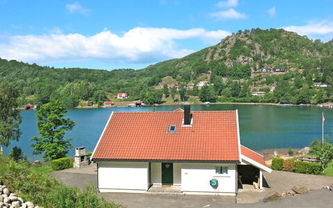 Naudøyna: Wasser, Himmel, Wolke, Pflanze, Eigentum, Natur, See, Berg, Baum, Haus