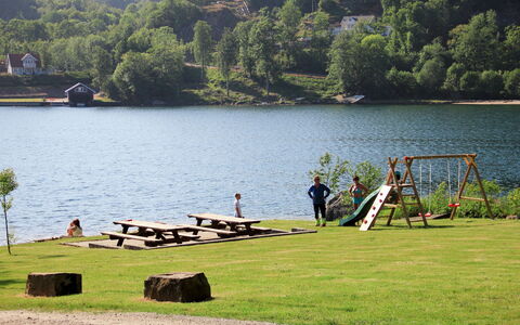 Naudøyna: Wasser, Natur, Pflanze, See, Baum, Gewässer, Grundstueck, Erholung Im Freien, Natürliche Landschaft, Freizeit