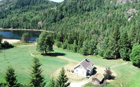 Haven: Wasser, Pflanze, Berg, Grün, Natur, Himmel, Baum, Natürliche Landschaft, Lärche, Haus
